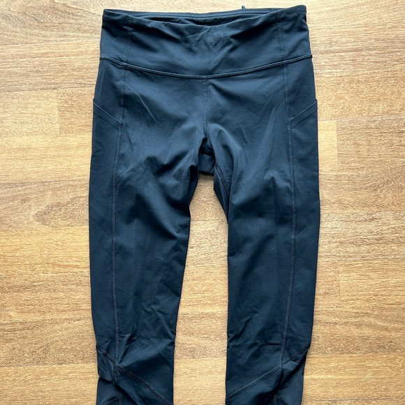 Lululemon Pace Rival Crop 22" Black Sz 4 Luxtreme MSRP $88 W6F41S Run Yoga - EUC - Picture 1 of 12